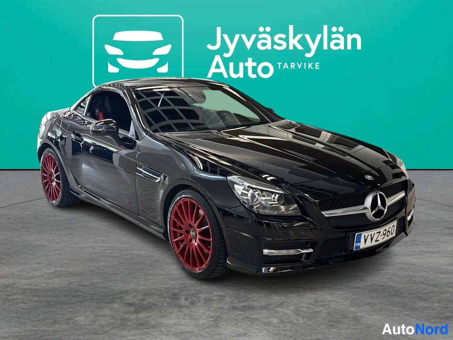 Black Mercedes-Benz SLK 2011, front three-quarter, nose to the right, photo 3