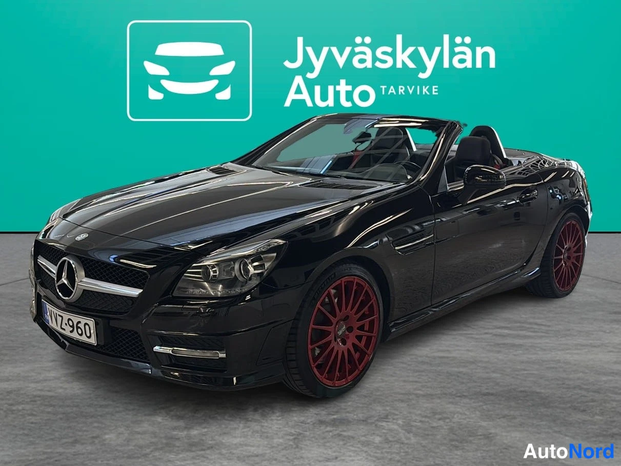 Black Mercedes-Benz SLK 2011, front three-quarter, nose to the left, photo 2