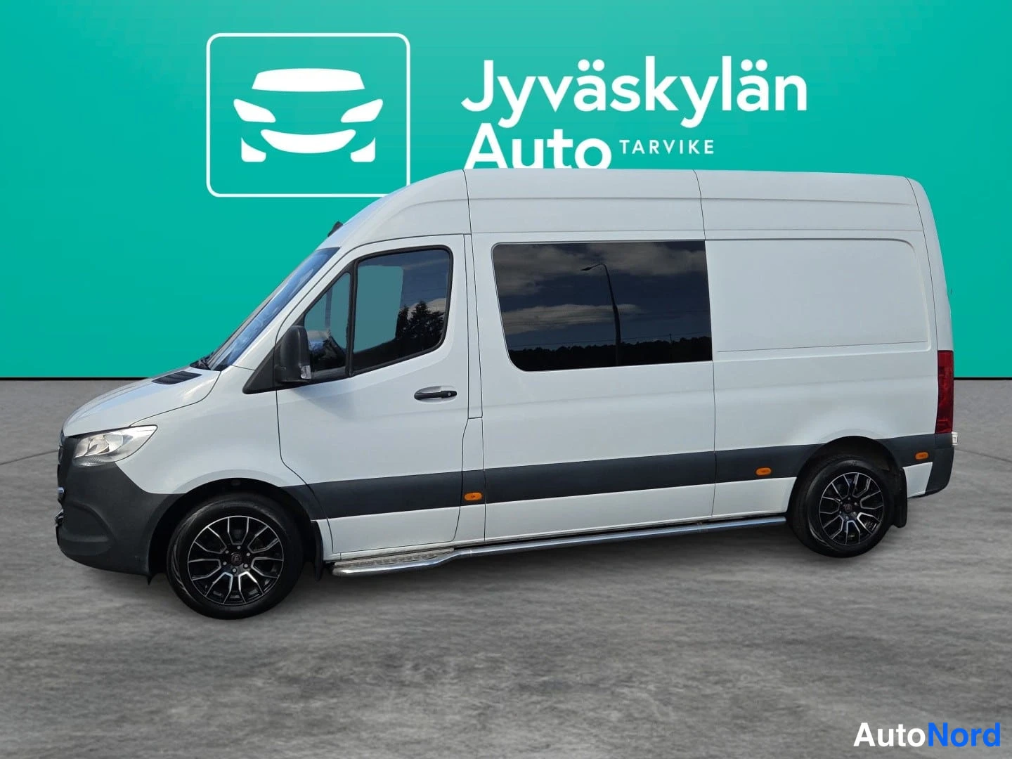 Valkoinen Mercedes-Benz Sprinter 2019, etuviisto, keula vasemmalle, kuva 2