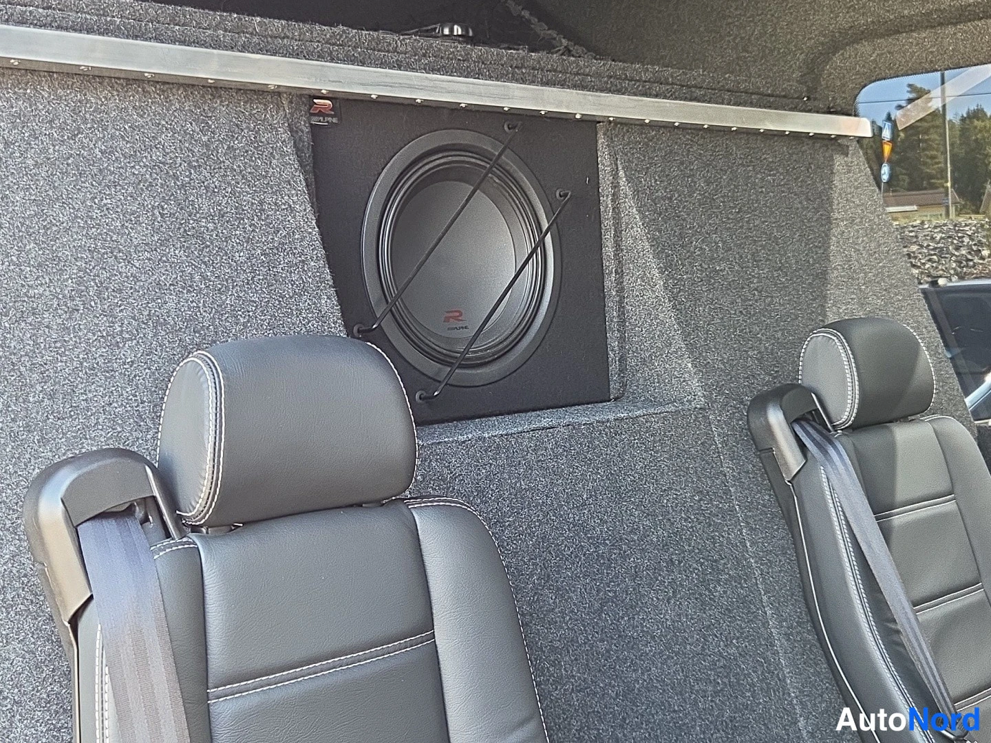 Valkoinen Mercedes-Benz Sprinter 2019, takaistuimet, kuva 10