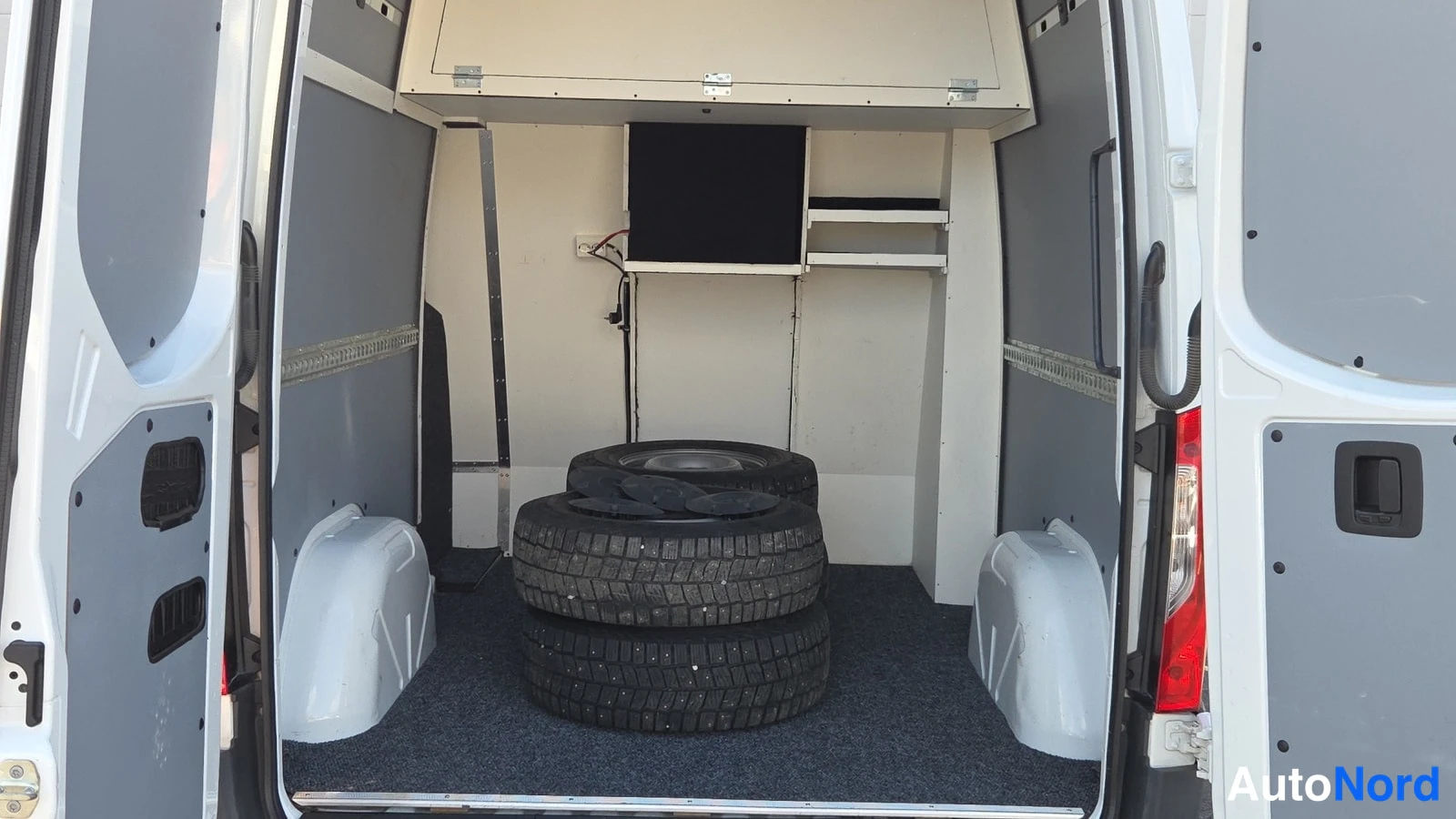 Valkoinen Mercedes-Benz Sprinter 2019, tavaratila, kuva 12