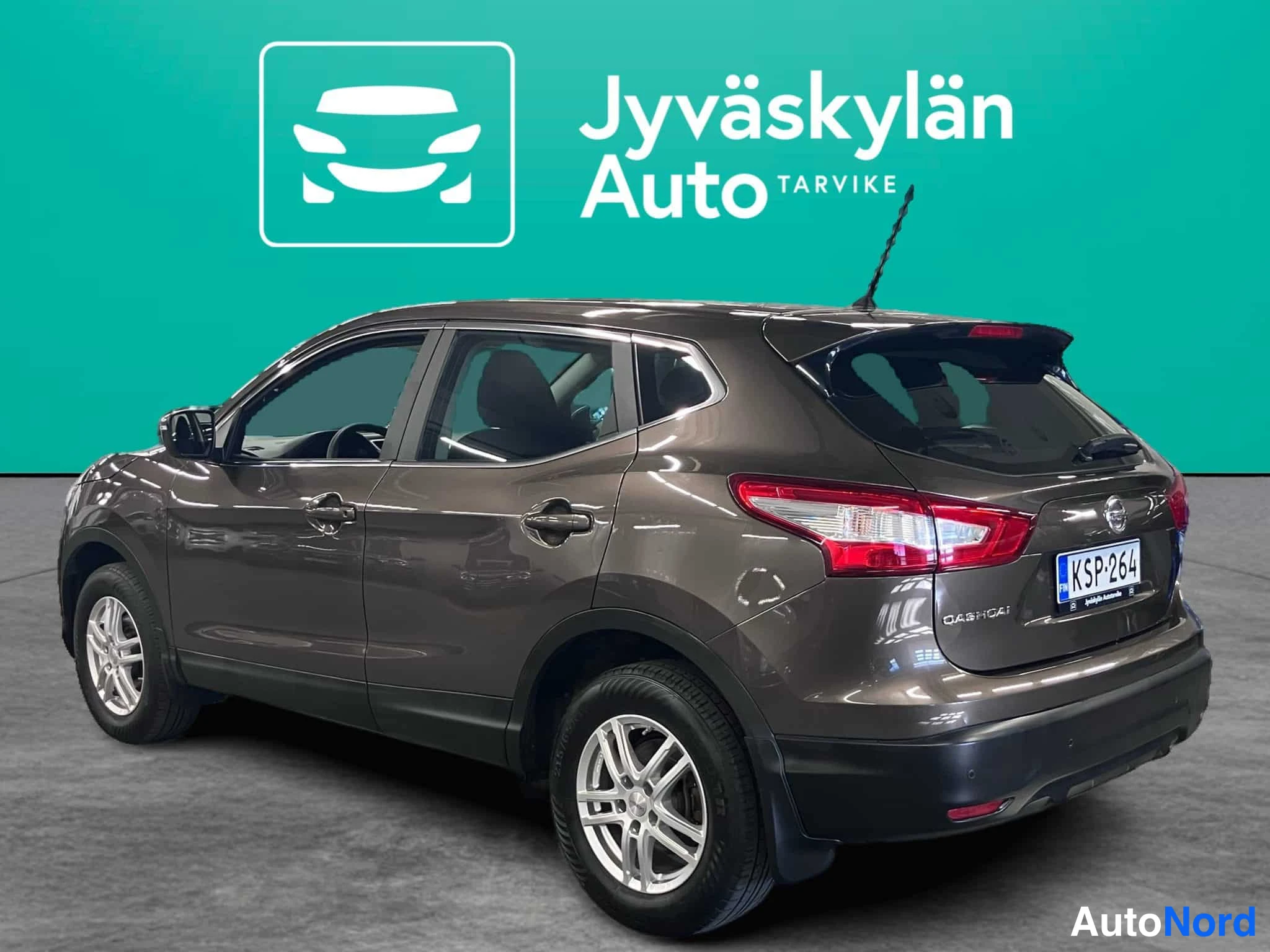 Ruskea Nissan Qashqai 2017, takaviisto, kuva 7