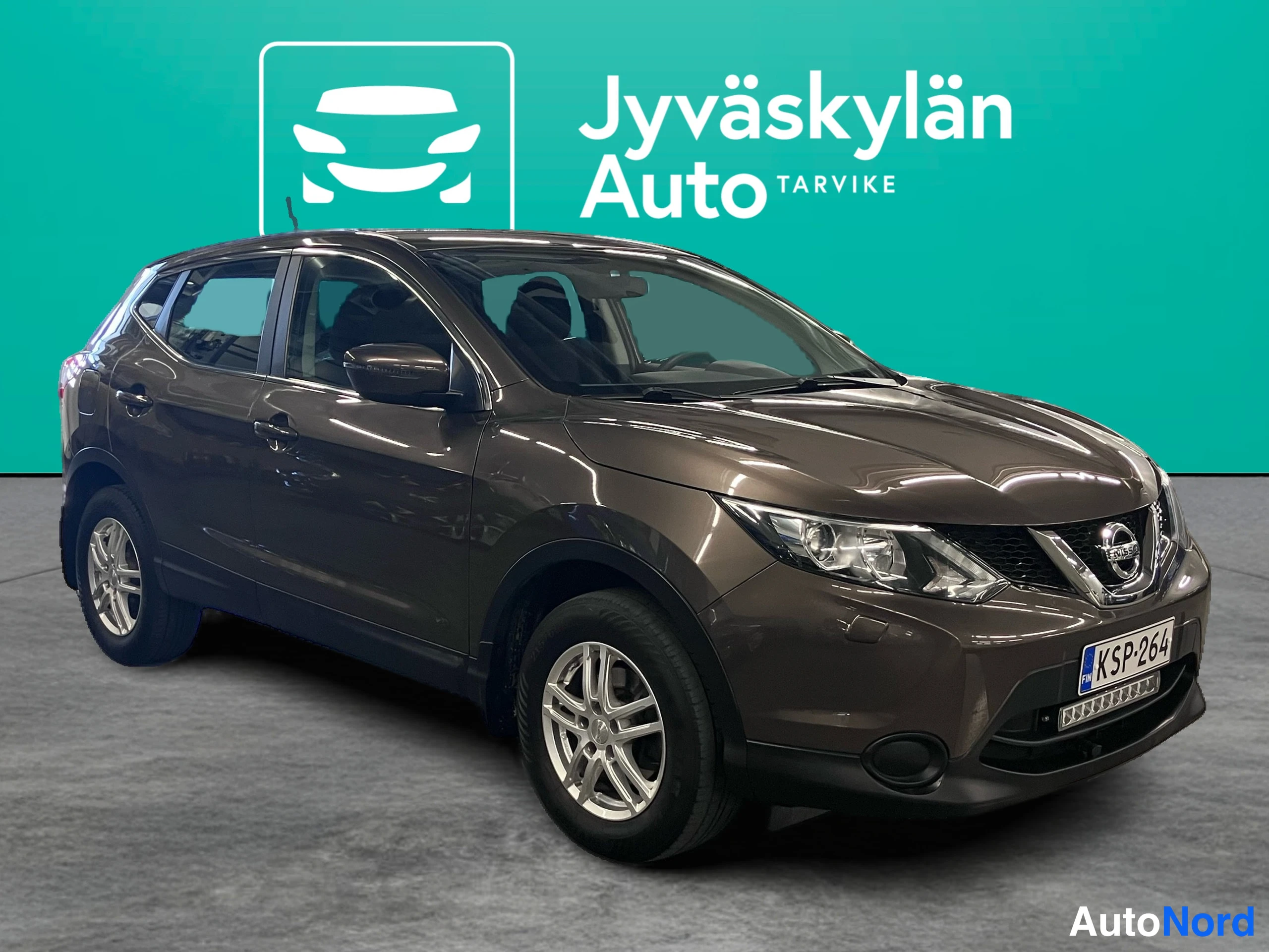 Ruskea Nissan Qashqai 2017, etuviisto, keula oikealle, kuva 4