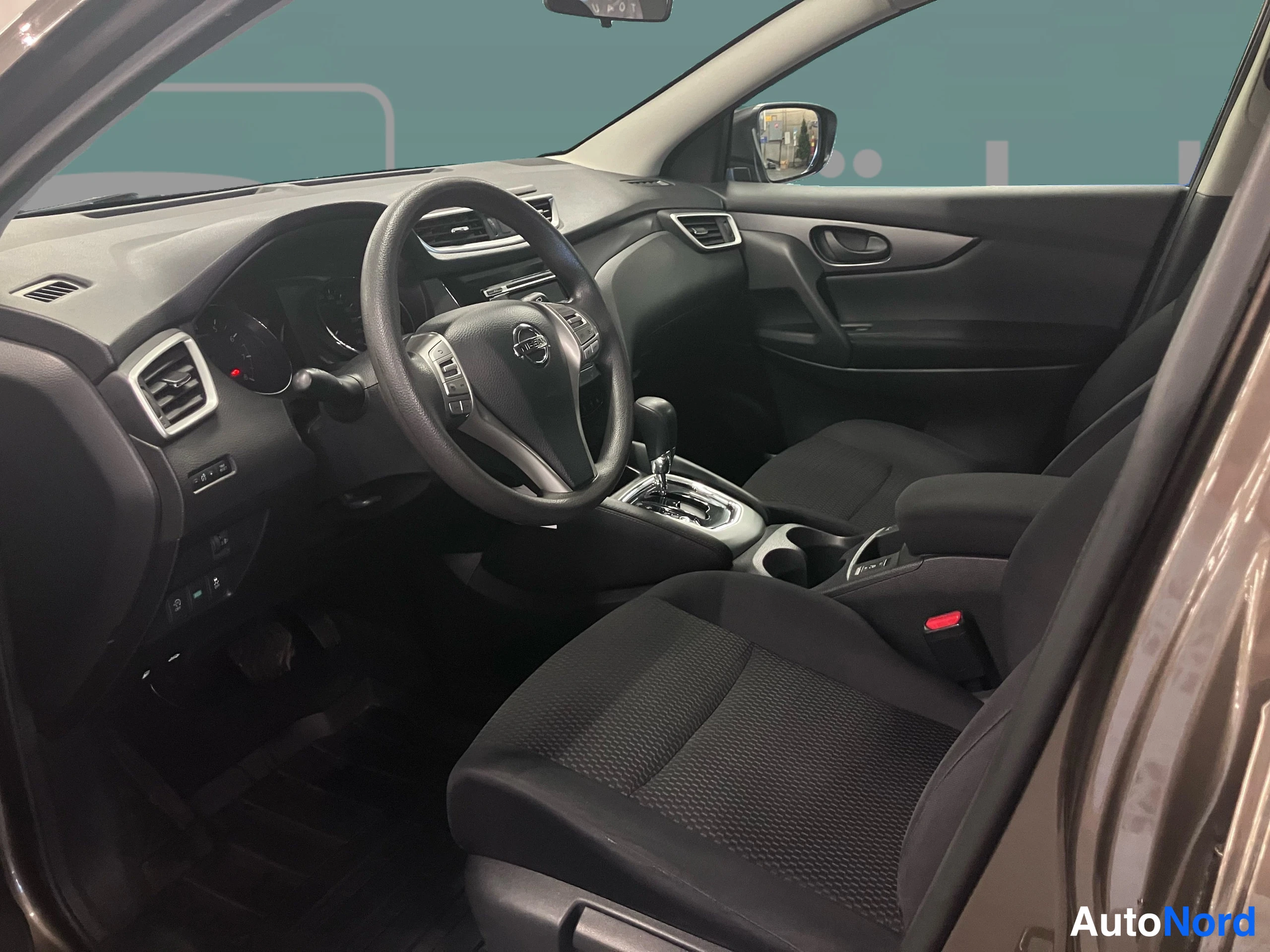 Ruskea Nissan Qashqai 2017, ohjaamo, kuva 10