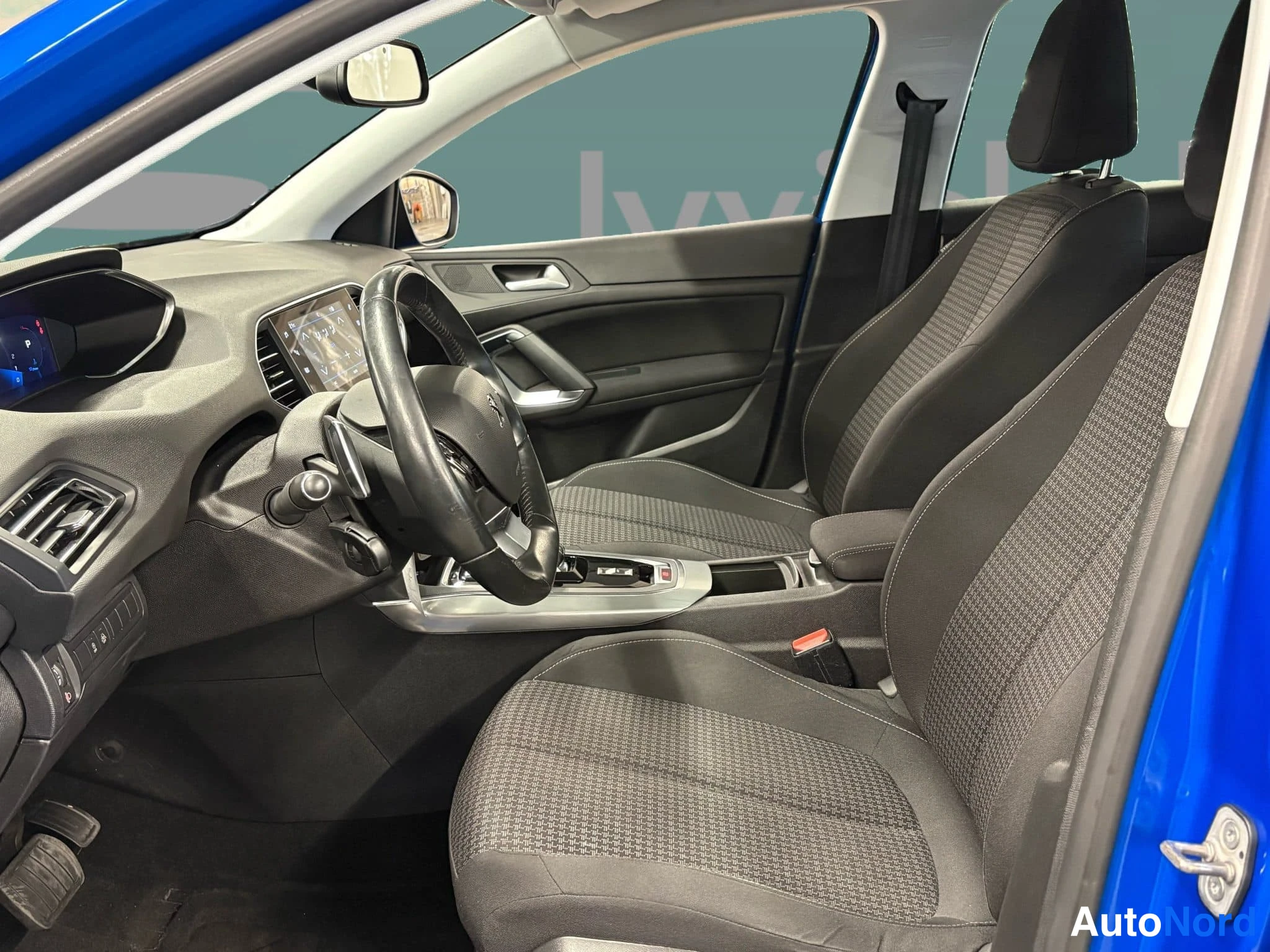 Sininen Peugeot 308 2020, ohjaamo, kuva 19