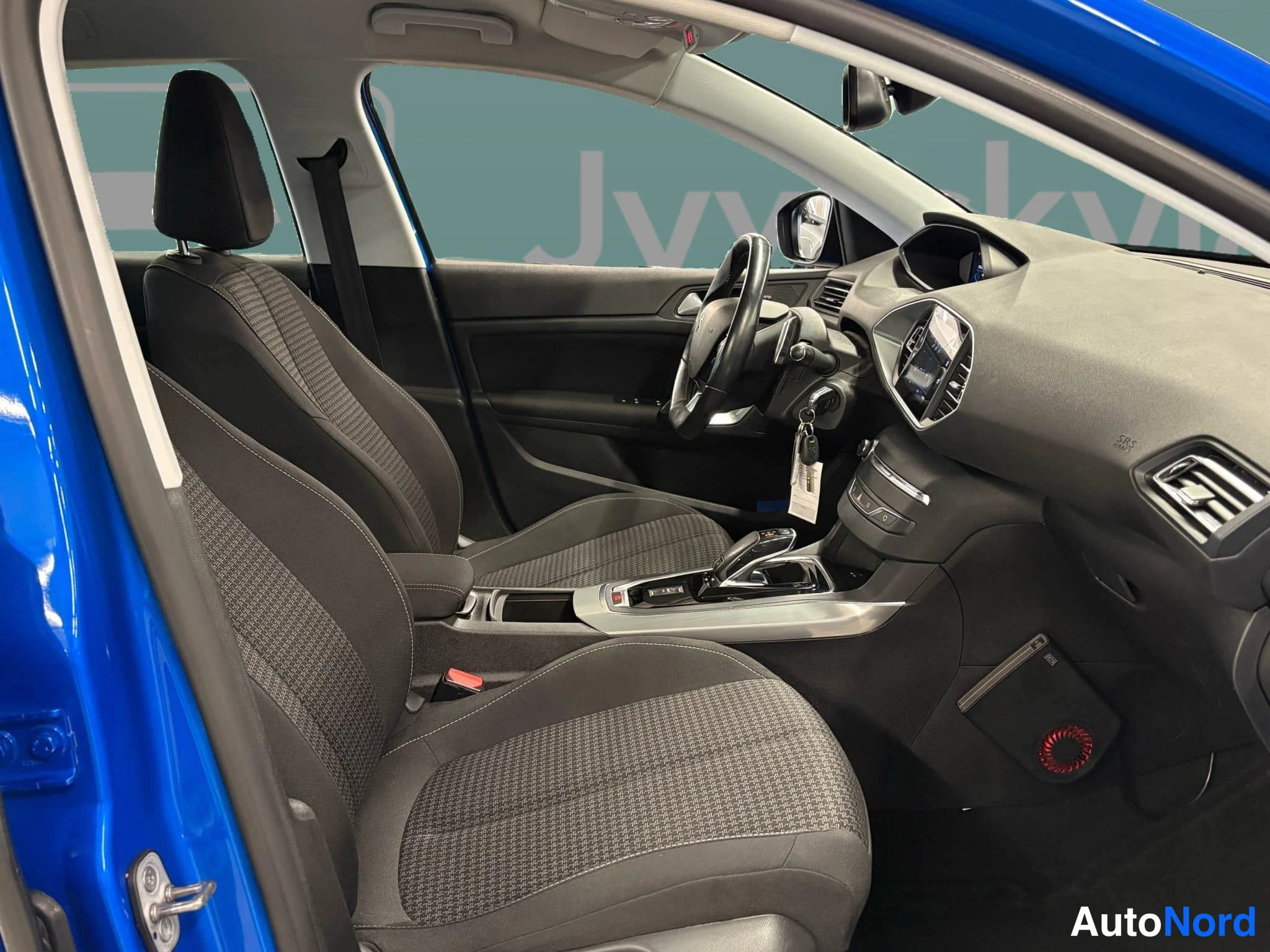 Sininen Peugeot 308 2020, etuistuimet, kuva 25