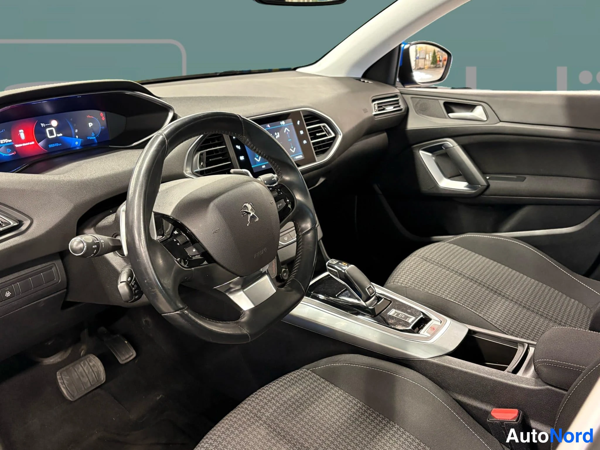 Sininen Peugeot 308 2020, ohjaamo, kuva 17
