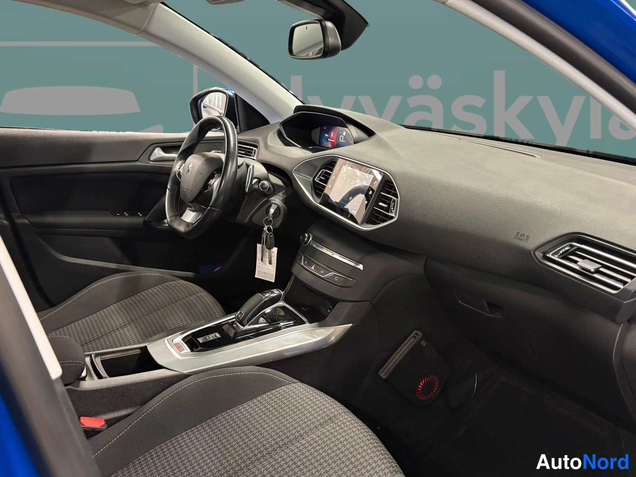 Sininen Peugeot 308 2020, ohjaamo, kuva 23