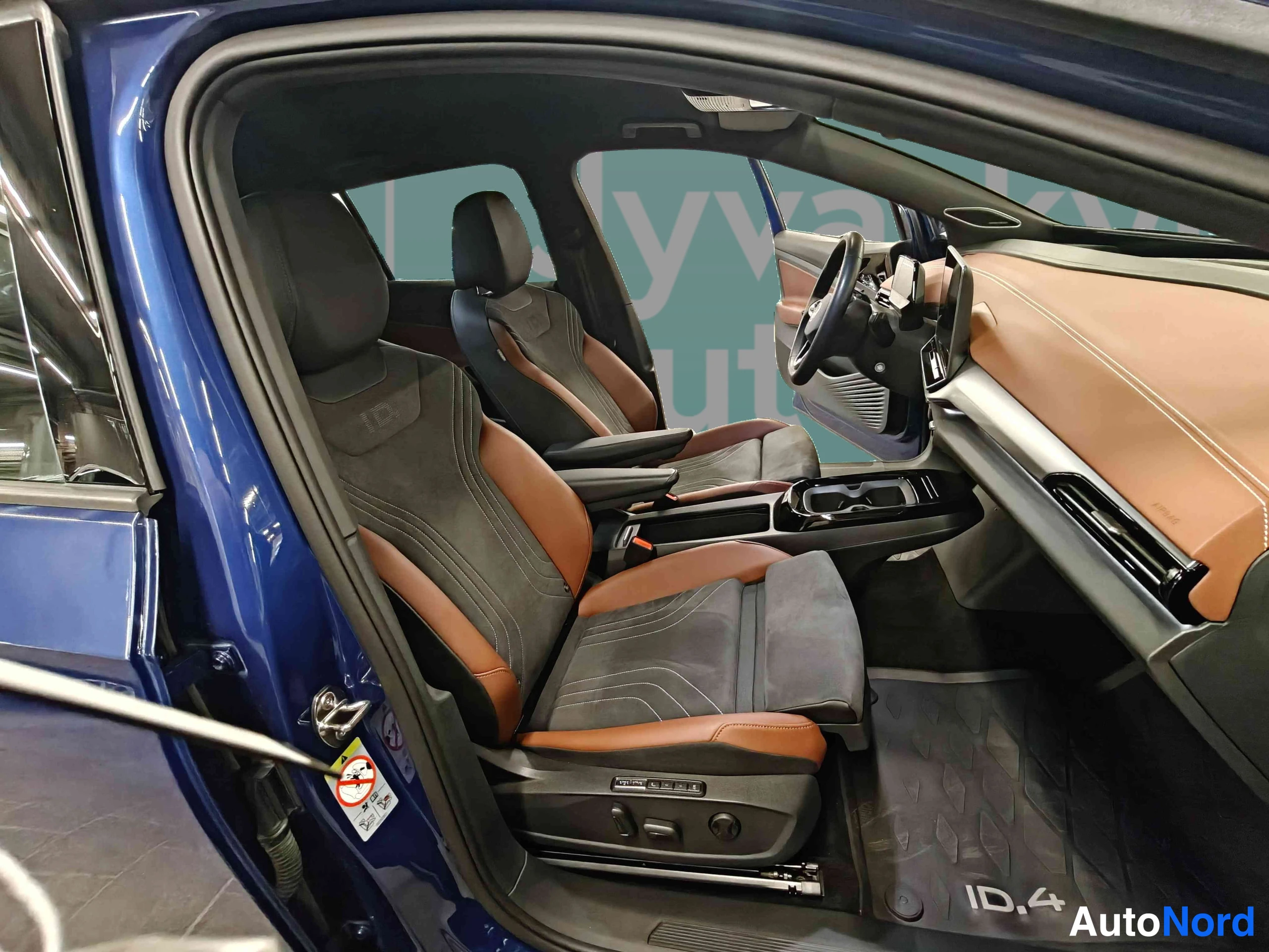 Sininen Volkswagen ID.4 2025, etuistuimet, kuva 22