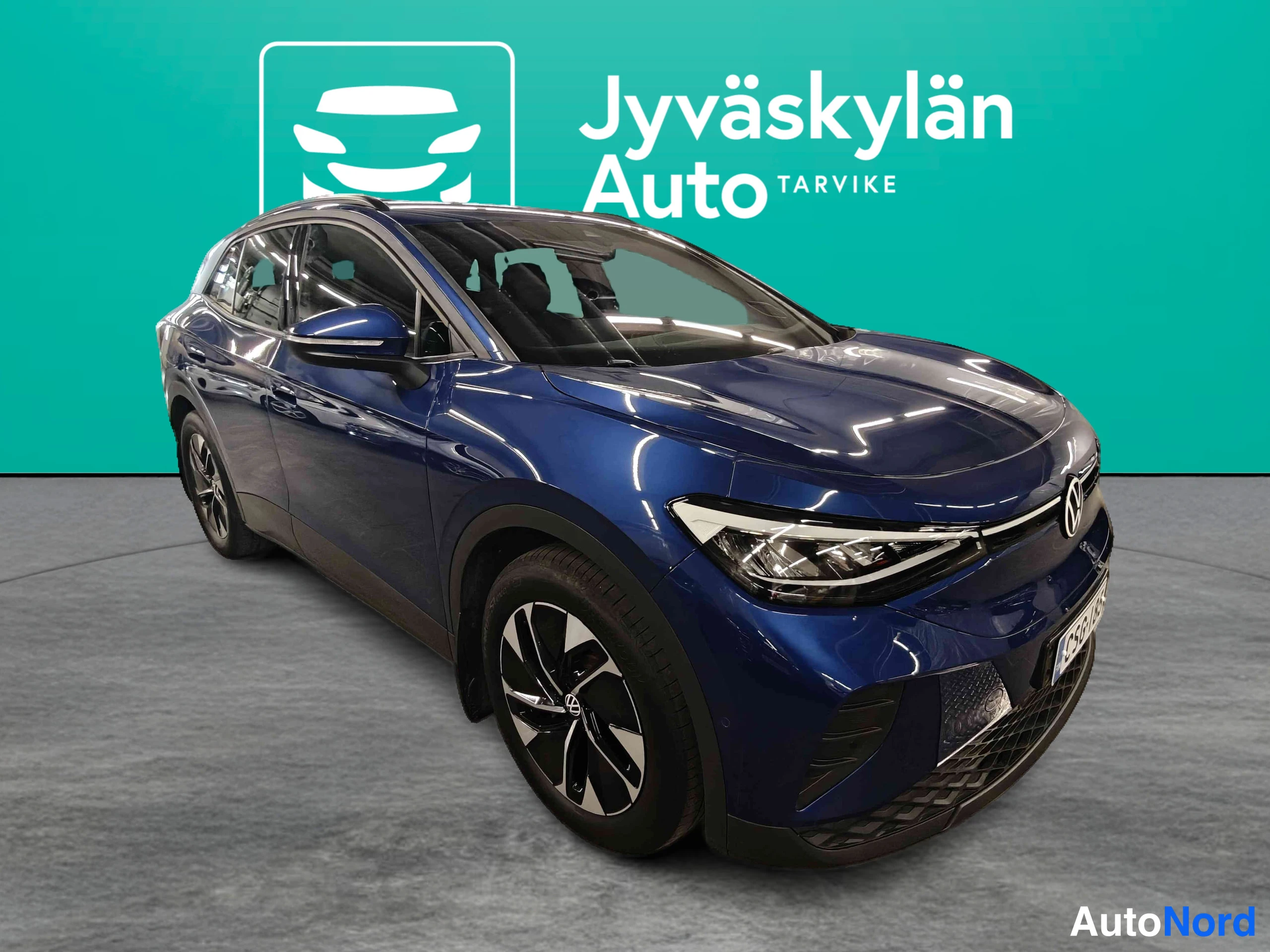 Sininen Volkswagen ID.4 2025, etuviisto, keula oikealle, kuva 4