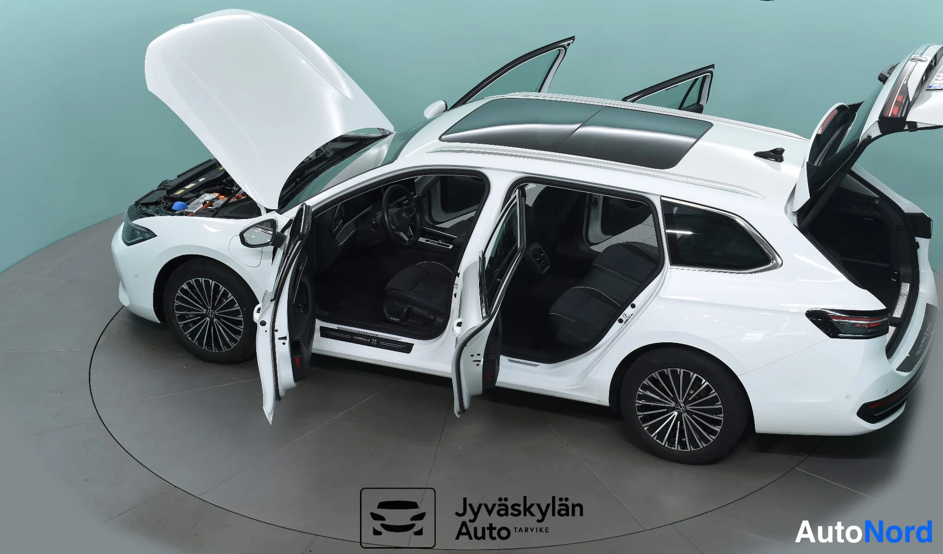 Valkoinen Volkswagen Passat 2024, etuviisto, keula vasemmalle, kuva 2