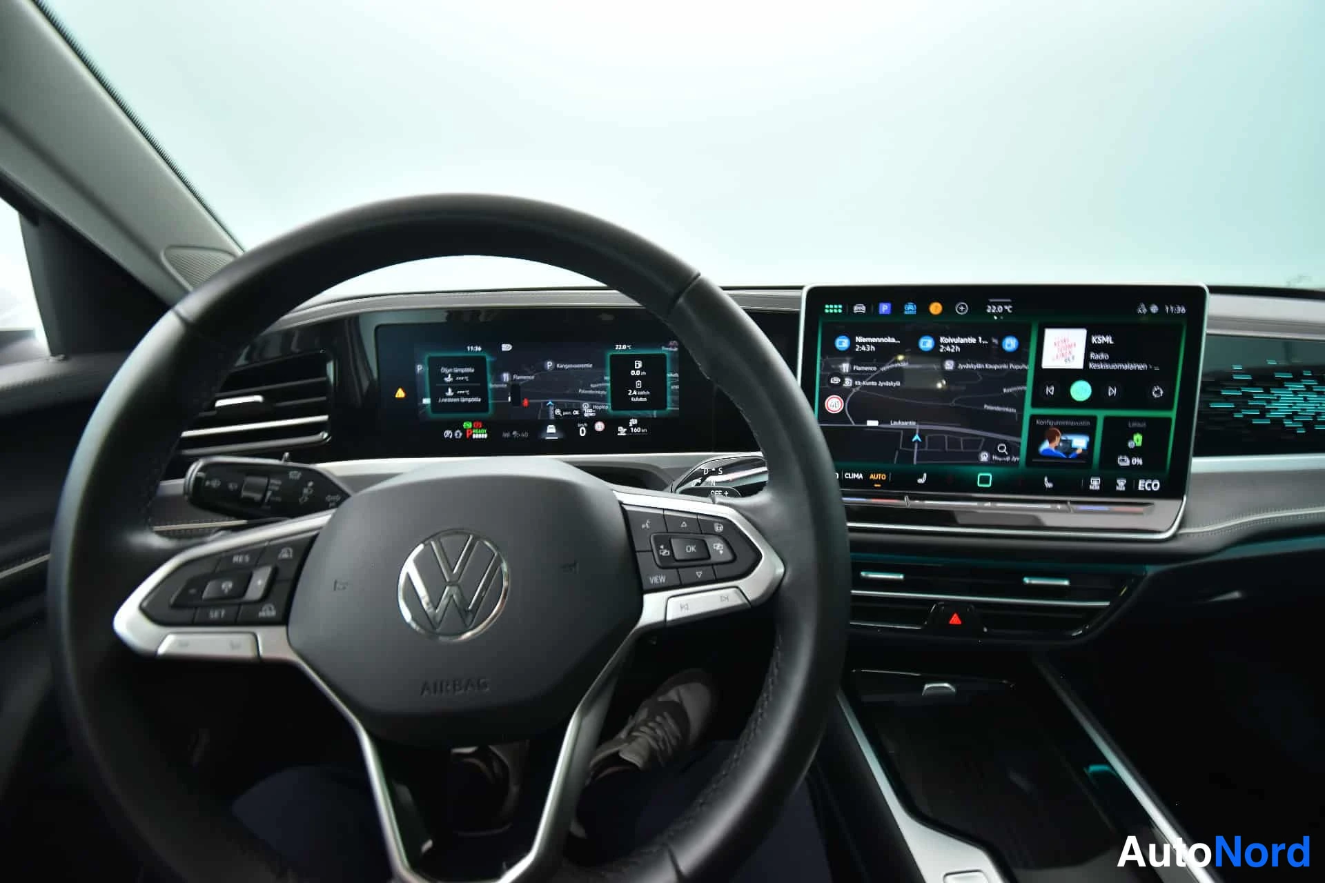 Valkoinen Volkswagen Passat 2024, ohjaamo, kuva 15