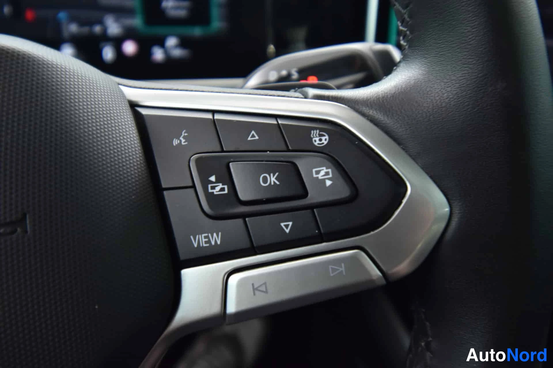 Valkoinen Volkswagen Passat 2024, yksityiskohta, kuva 27