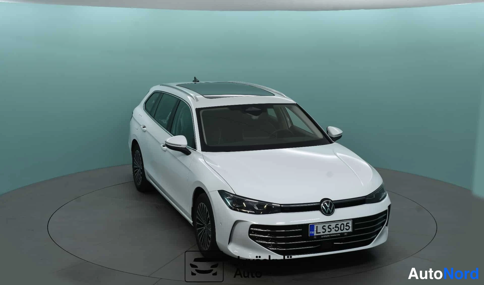 Valkoinen Volkswagen Passat 2024, etuviisto, keula oikealle, kuva 4