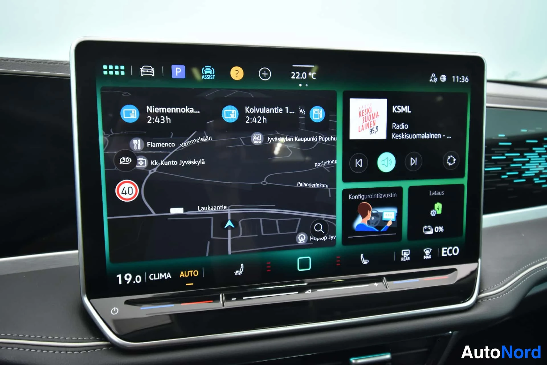 Valkoinen Volkswagen Passat 2024, ohjaamo, kuva 17
