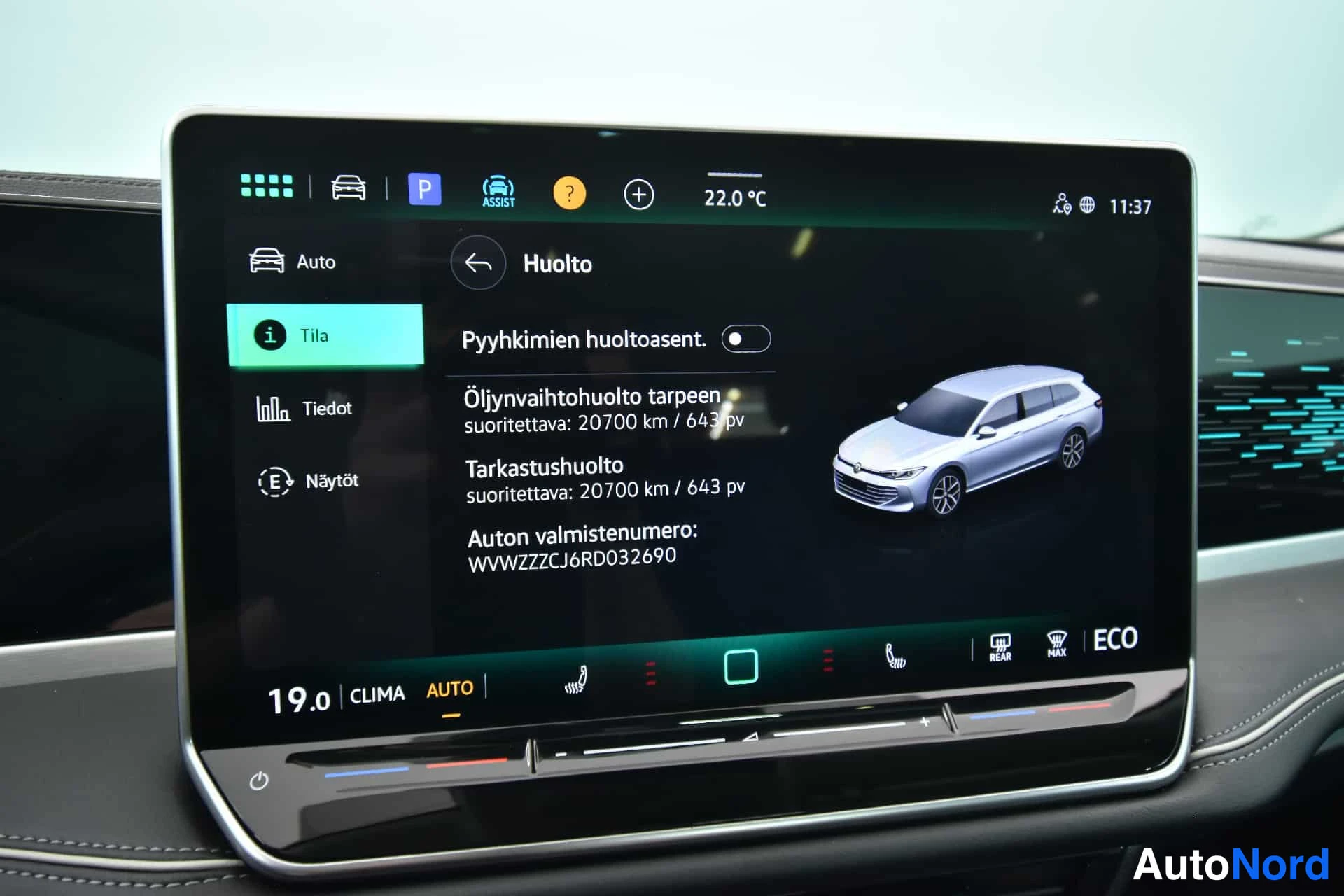 Valkoinen Volkswagen Passat 2024, ohjaamo, kuva 18