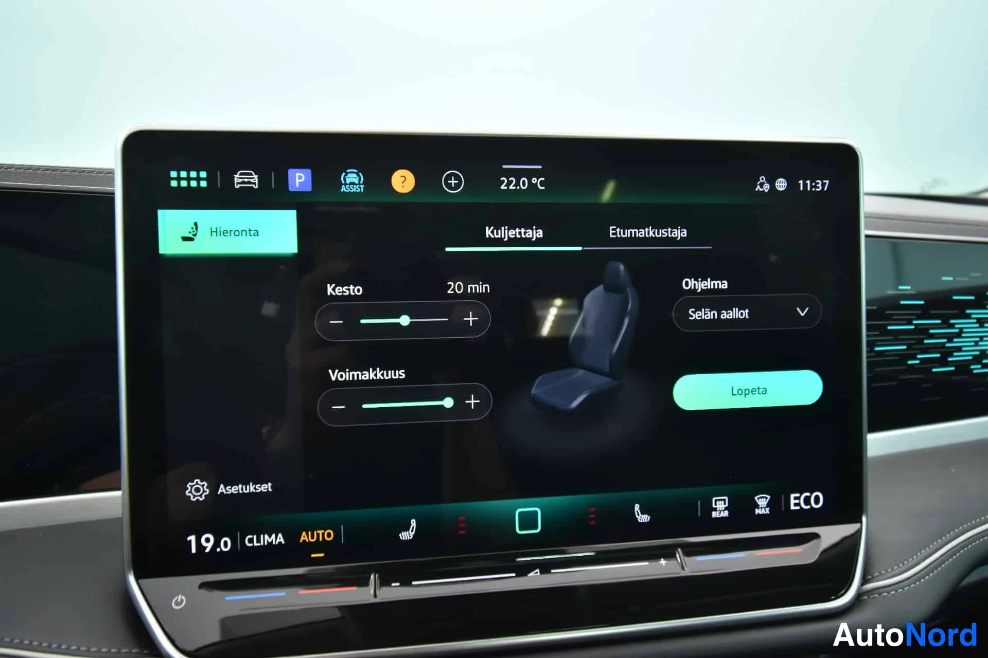 Valkoinen Volkswagen Passat 2024, yksityiskohta, kuva 29