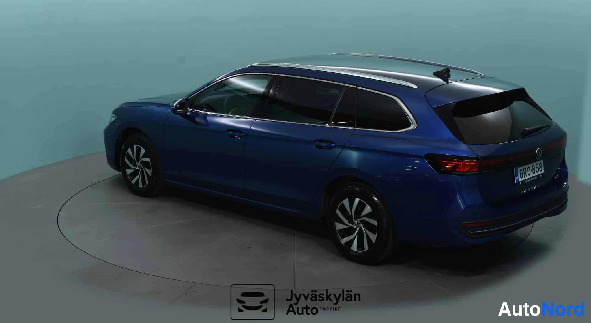 Sininen Volkswagen Passat 2024, takaviisto, kuva 13