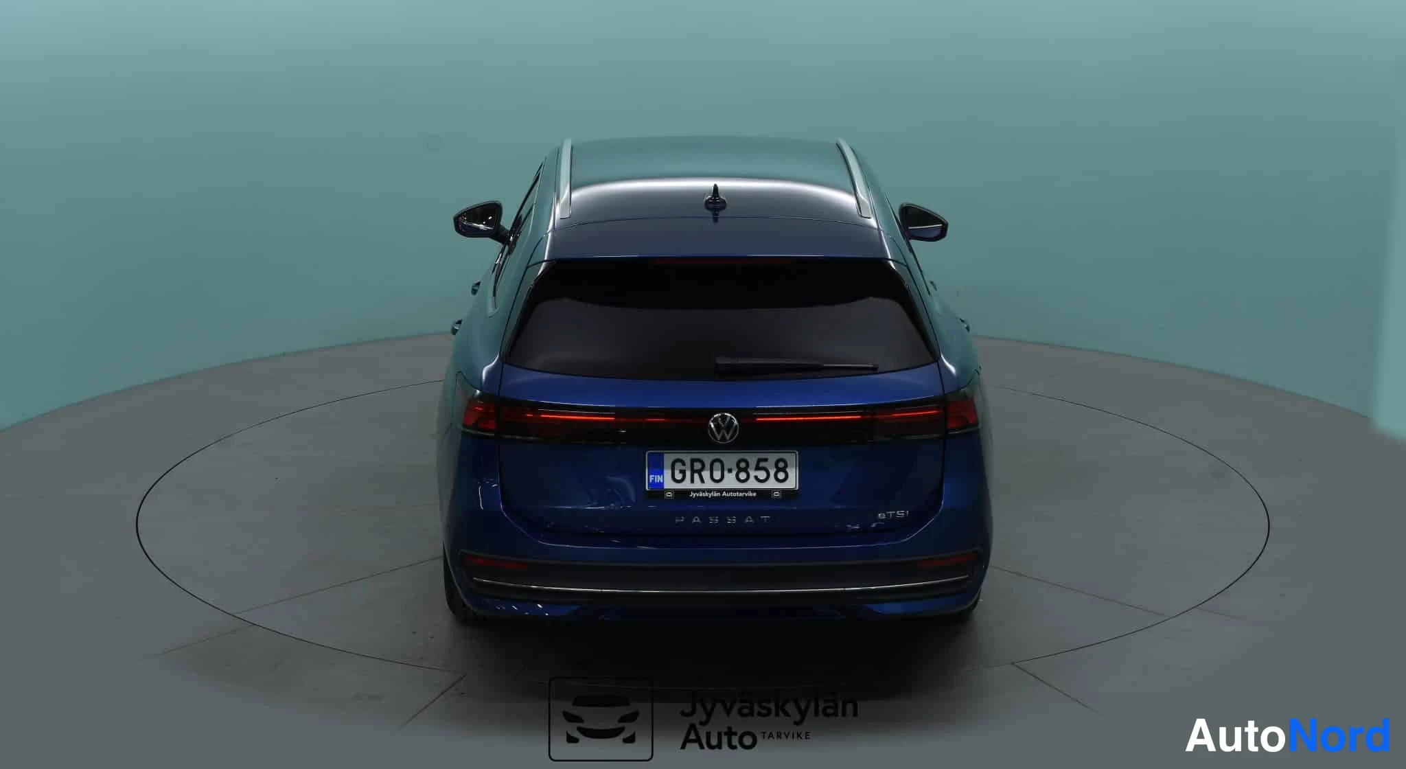 Sininen Volkswagen Passat 2024, takaa, kuva 17