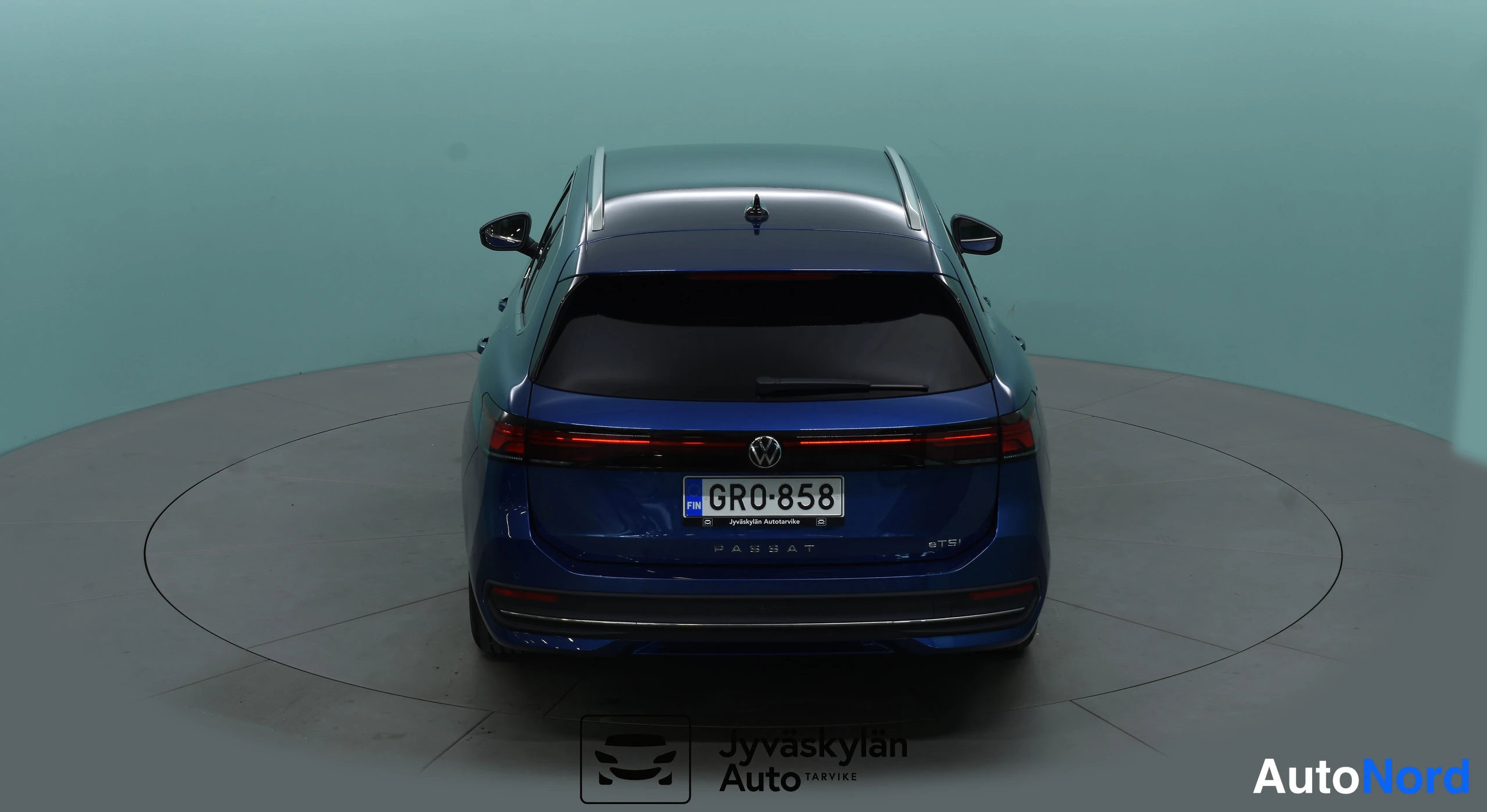 Sininen Volkswagen Passat 2024, takaa, kuva 18