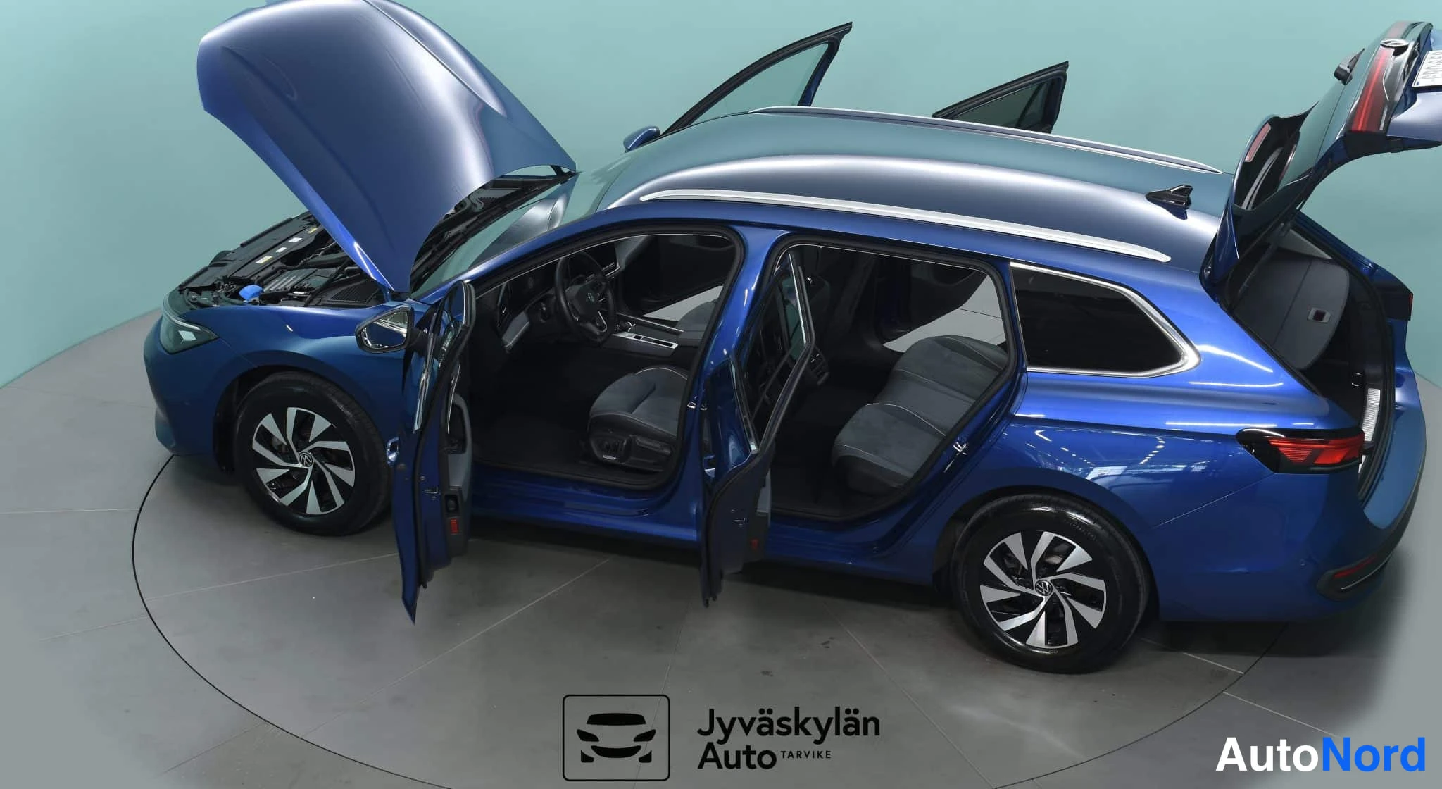 Sininen Volkswagen Passat 2024, takaviisto, kuva 15