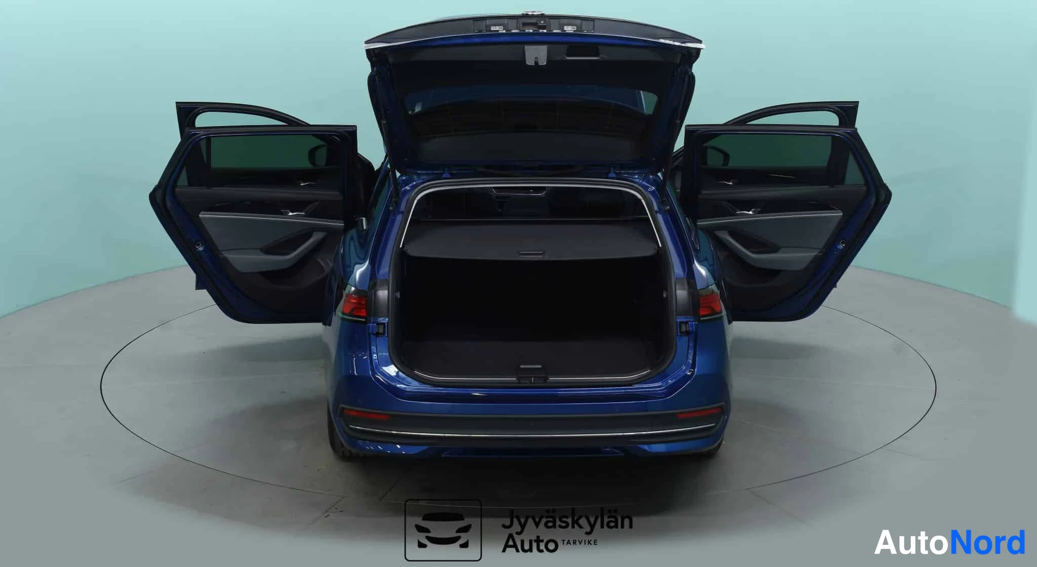 Sininen Volkswagen Passat 2024, tavaratila, kuva 33