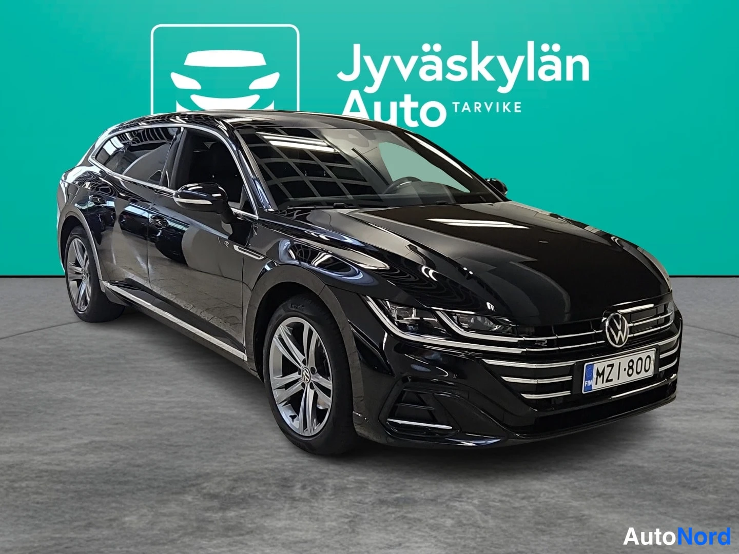 Musta Volkswagen Arteon 2021, etuviisto, keula oikealle, kuva 2