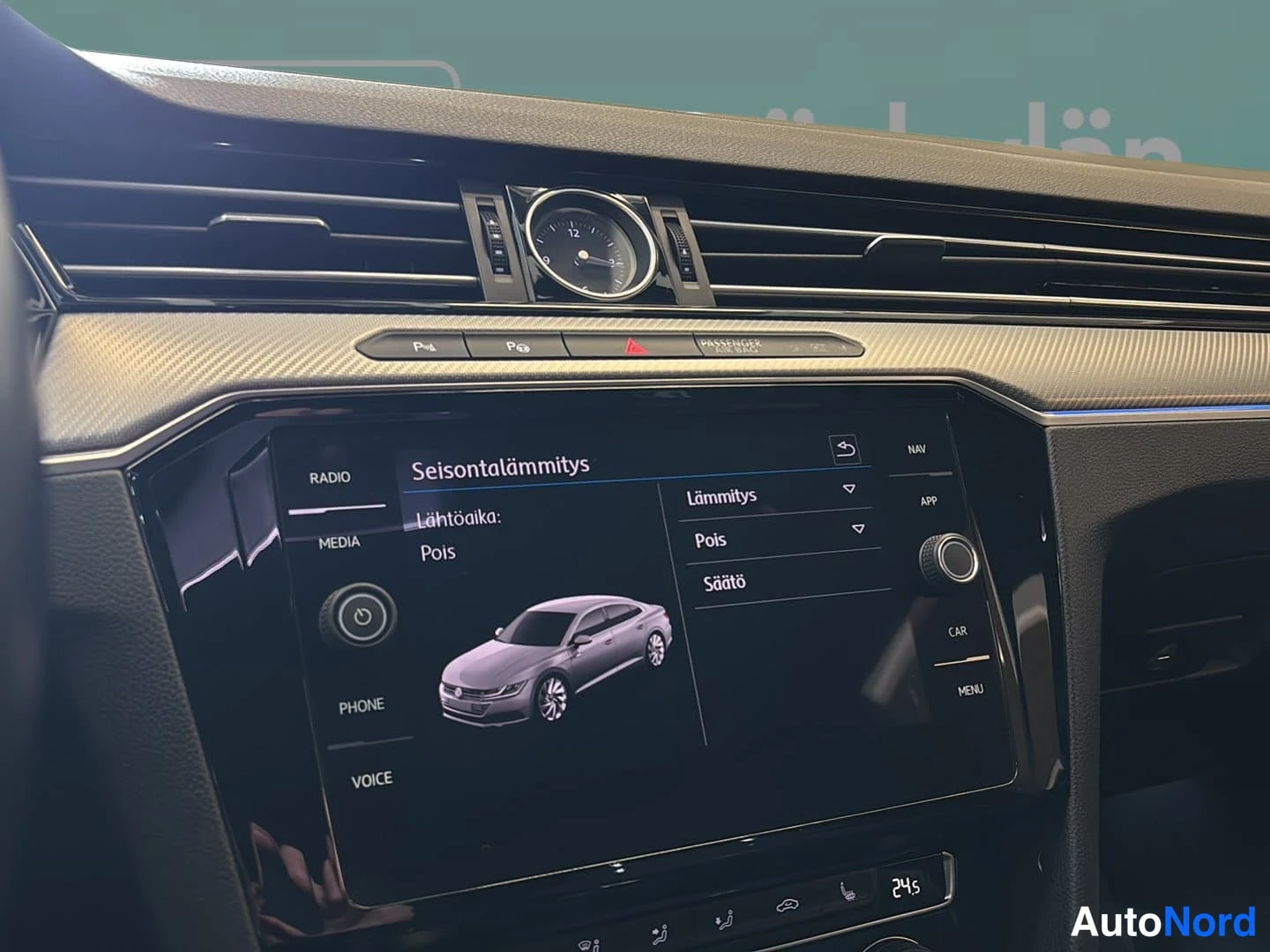 Punainen Volkswagen Arteon 2018, yksityiskohta, kuva 14