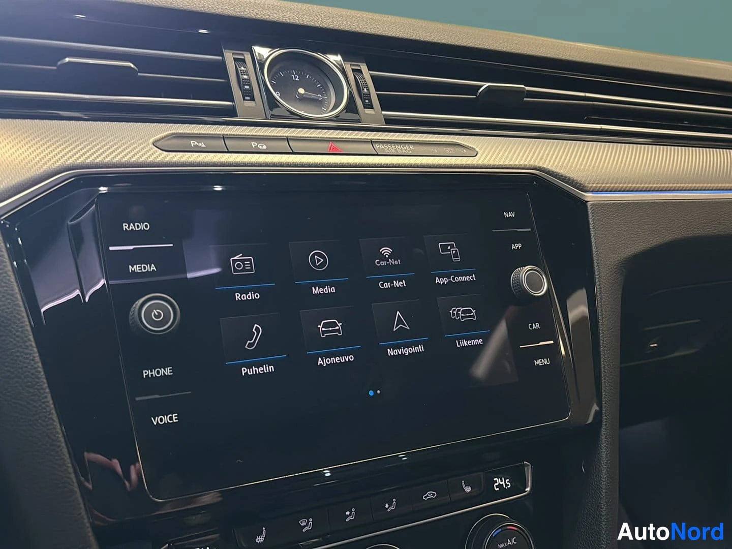 Punainen Volkswagen Arteon 2018, yksityiskohta, kuva 15