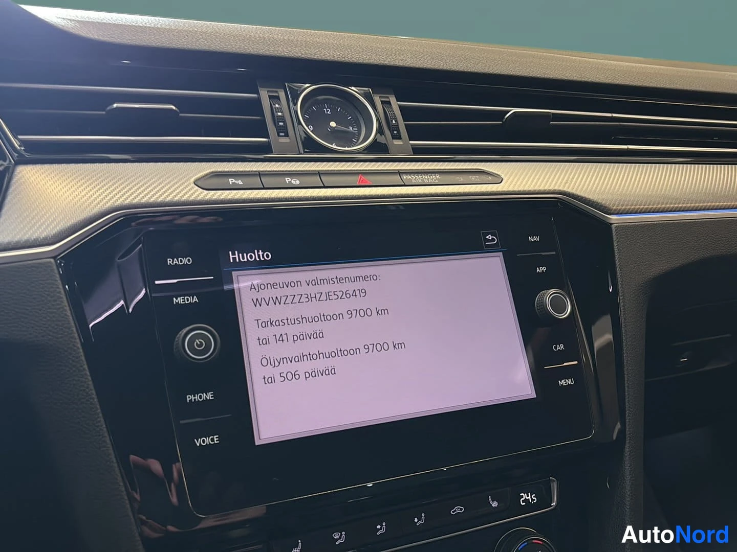 Punainen Volkswagen Arteon 2018, yksityiskohta, kuva 16
