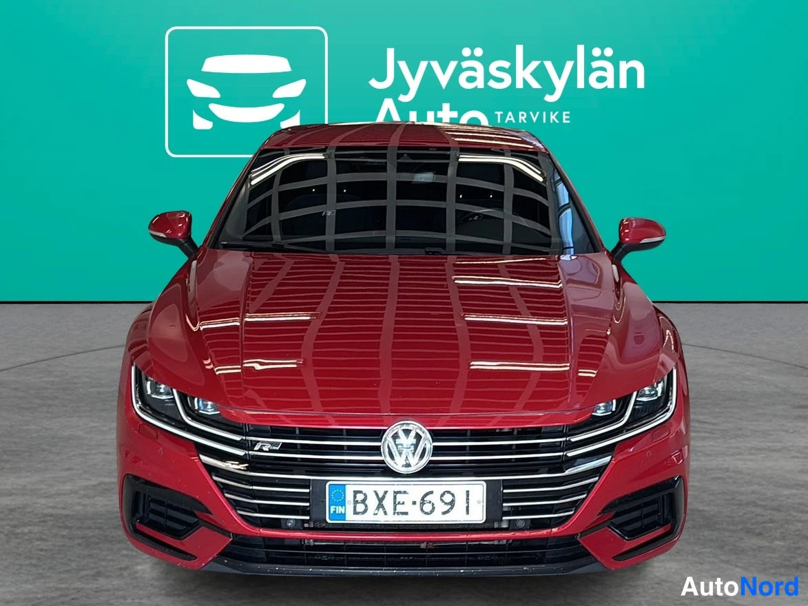 Punainen Volkswagen Arteon 2018, edestä, kuva 3