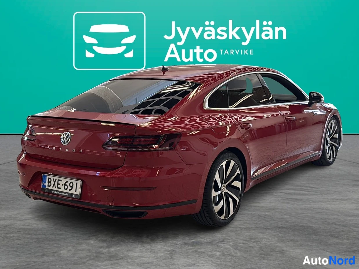 Punainen Volkswagen Arteon 2018, takaviisto, kuva 4