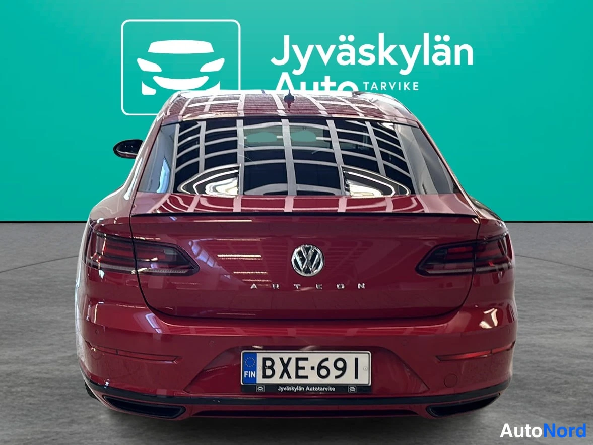 Punainen Volkswagen Arteon 2018, takaa, kuva 6