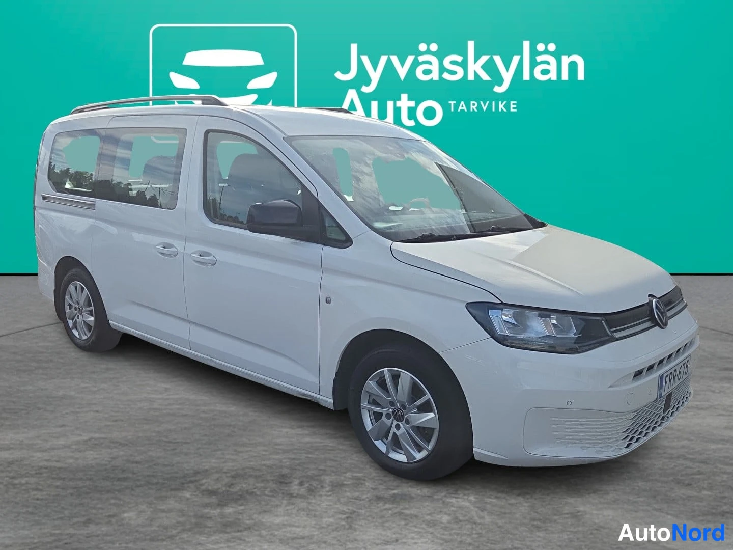 Valkoinen Volkswagen Caddy 2024, etuviisto, keula oikealle, kuva 2