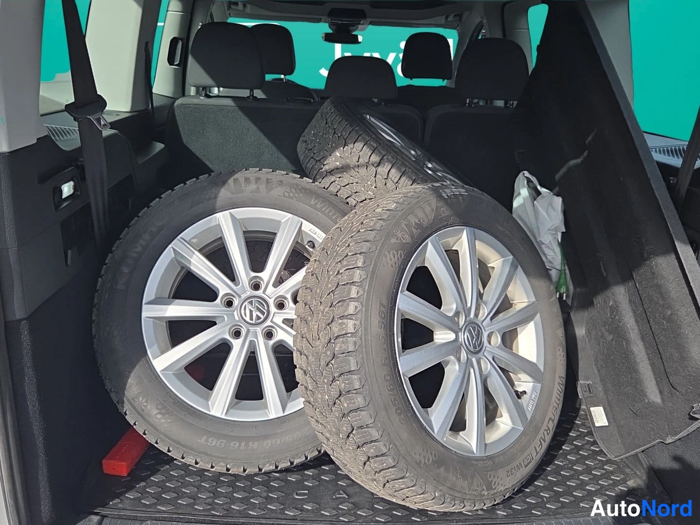 Valkoinen Volkswagen Caddy 2024, tavaratila, kuva 10