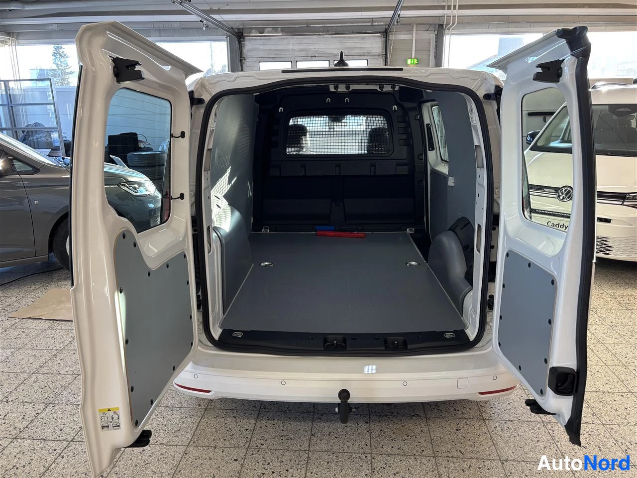 Valkoinen Volkswagen Caddy 2025, tavaratila, kuva 12