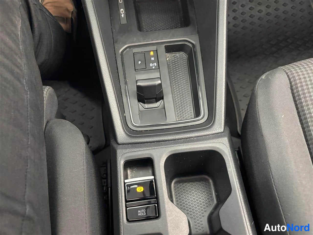 Valkoinen Volkswagen Caddy 2025, yksityiskohta, kuva 18