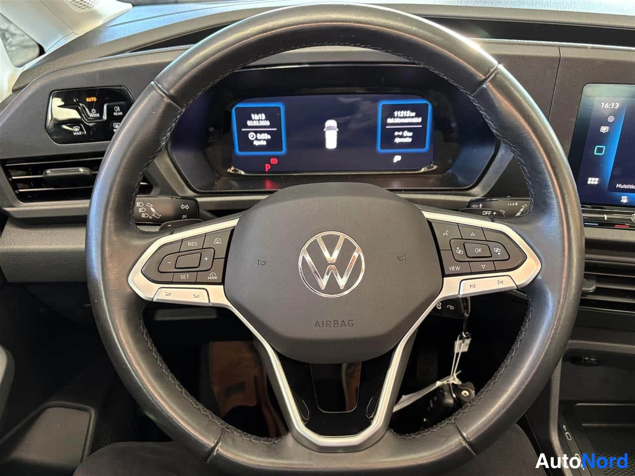 Valkoinen Volkswagen Caddy 2025, ohjaamo, kuva 9
