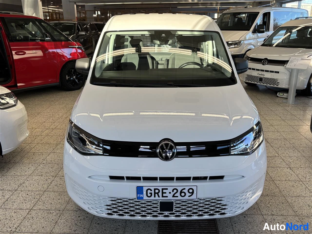 Valkoinen Volkswagen Caddy 2025, edestä, kuva 3