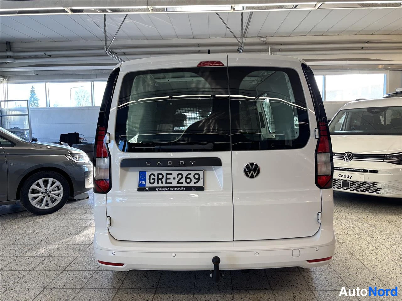 Valkoinen Volkswagen Caddy 2025, takaa, kuva 6