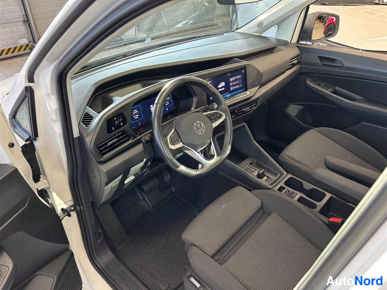 Valkoinen Volkswagen Caddy 2025, ohjaamo, kuva 7