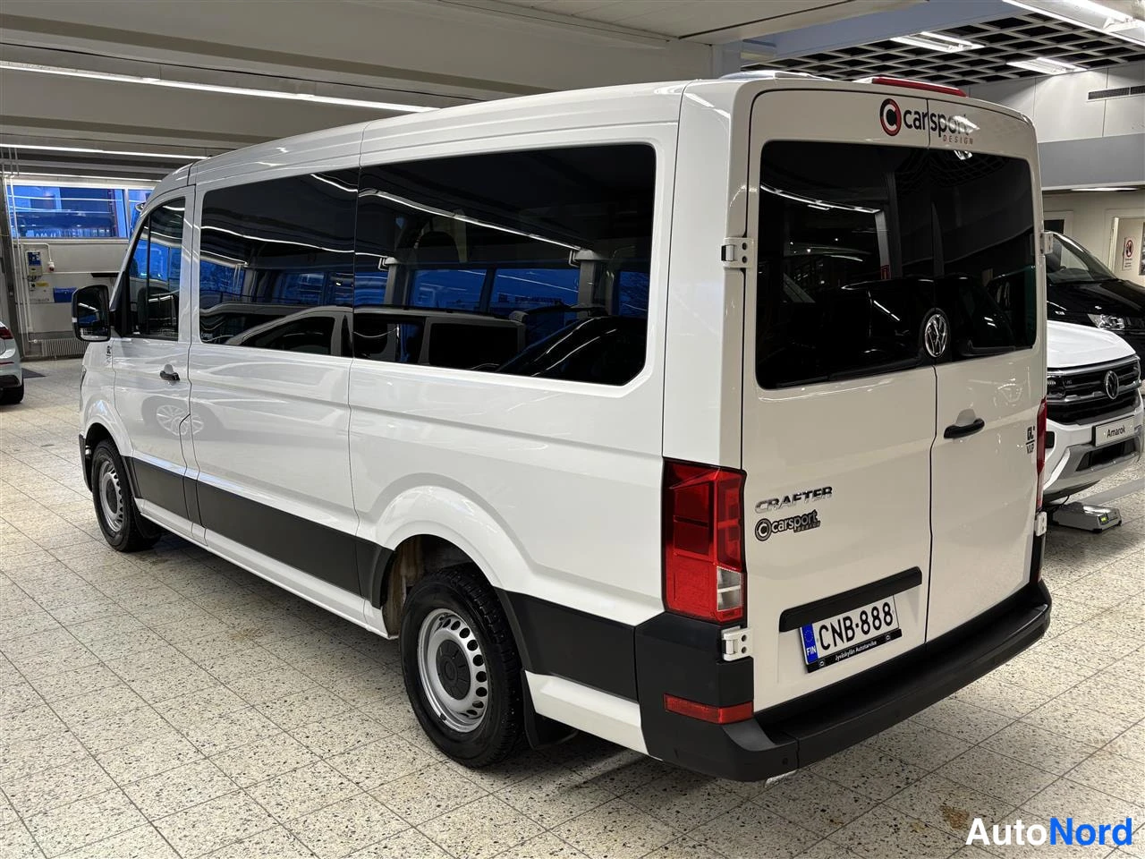 Valkoinen Volkswagen Crafter 2020, takaviisto, kuva 4