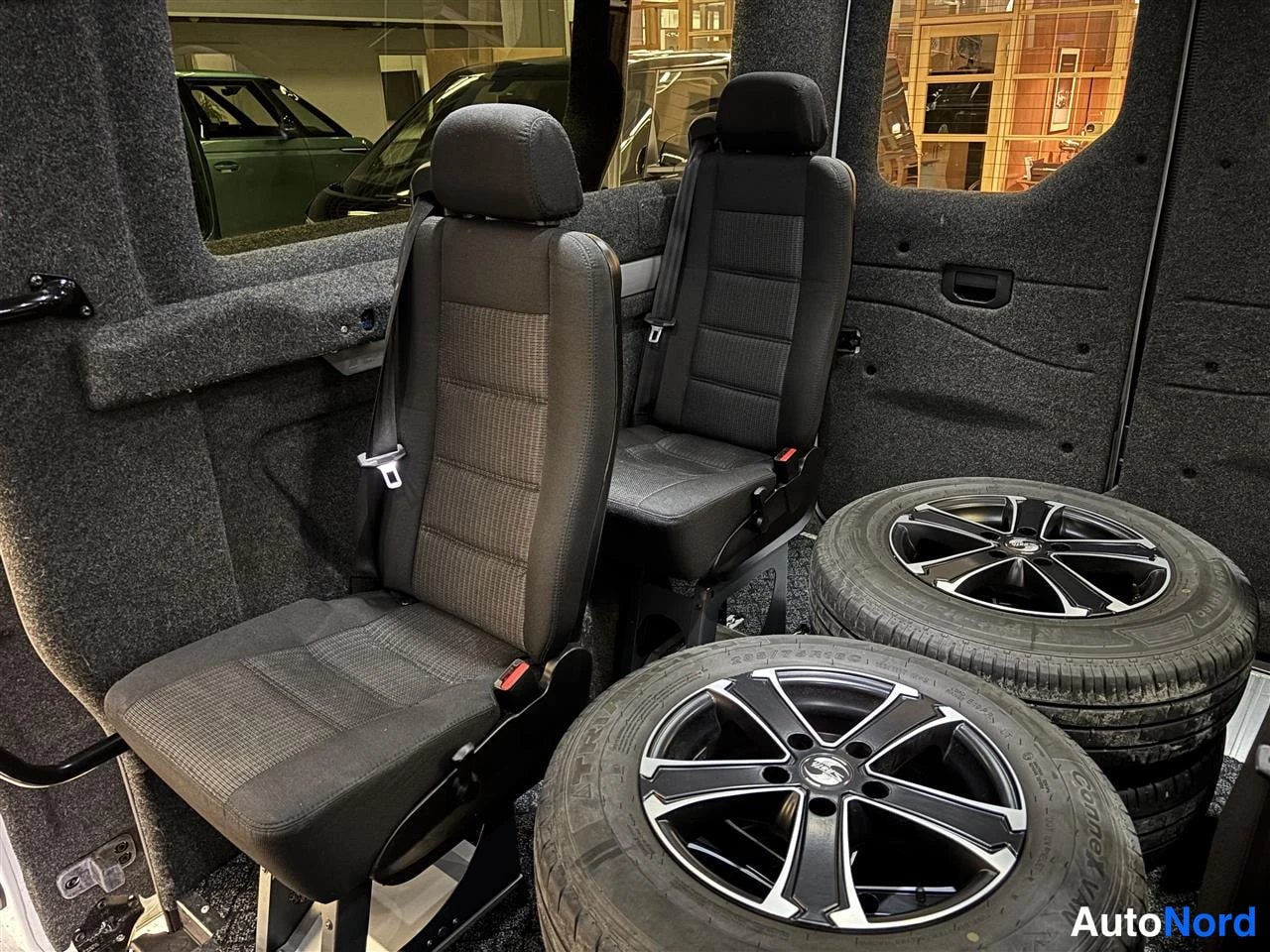 Valkoinen Volkswagen Crafter 2020, yksityiskohta, kuva 20