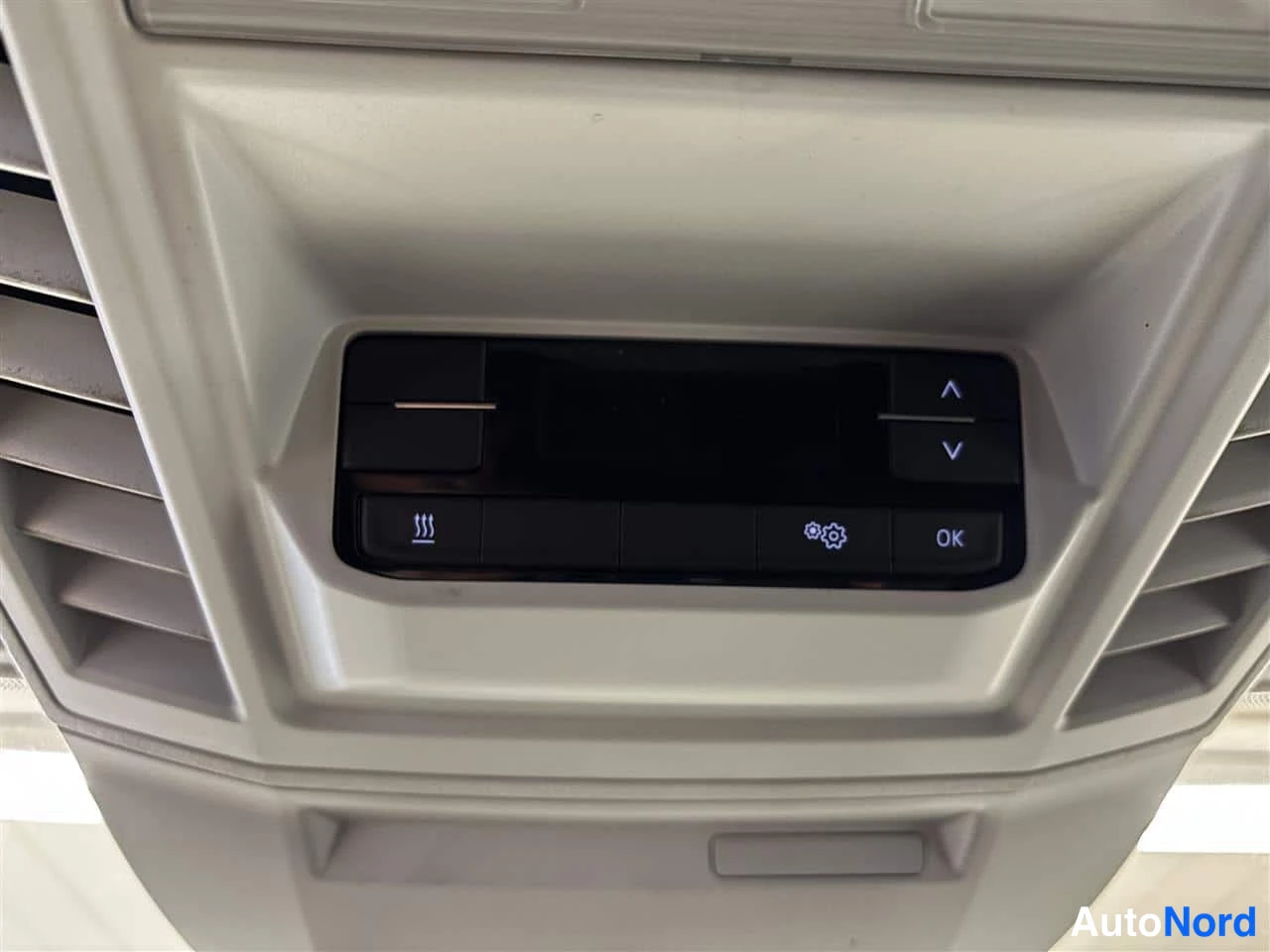 Valkoinen Volkswagen Crafter 2020, yksityiskohta, kuva 21