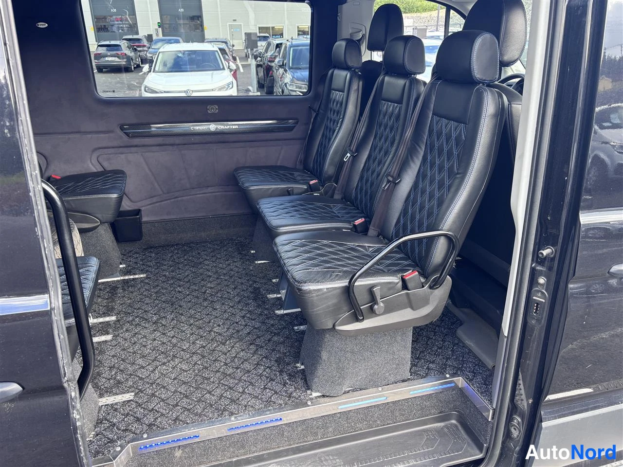 Musta Volkswagen Crafter 2020, takaistuimet, kuva 16