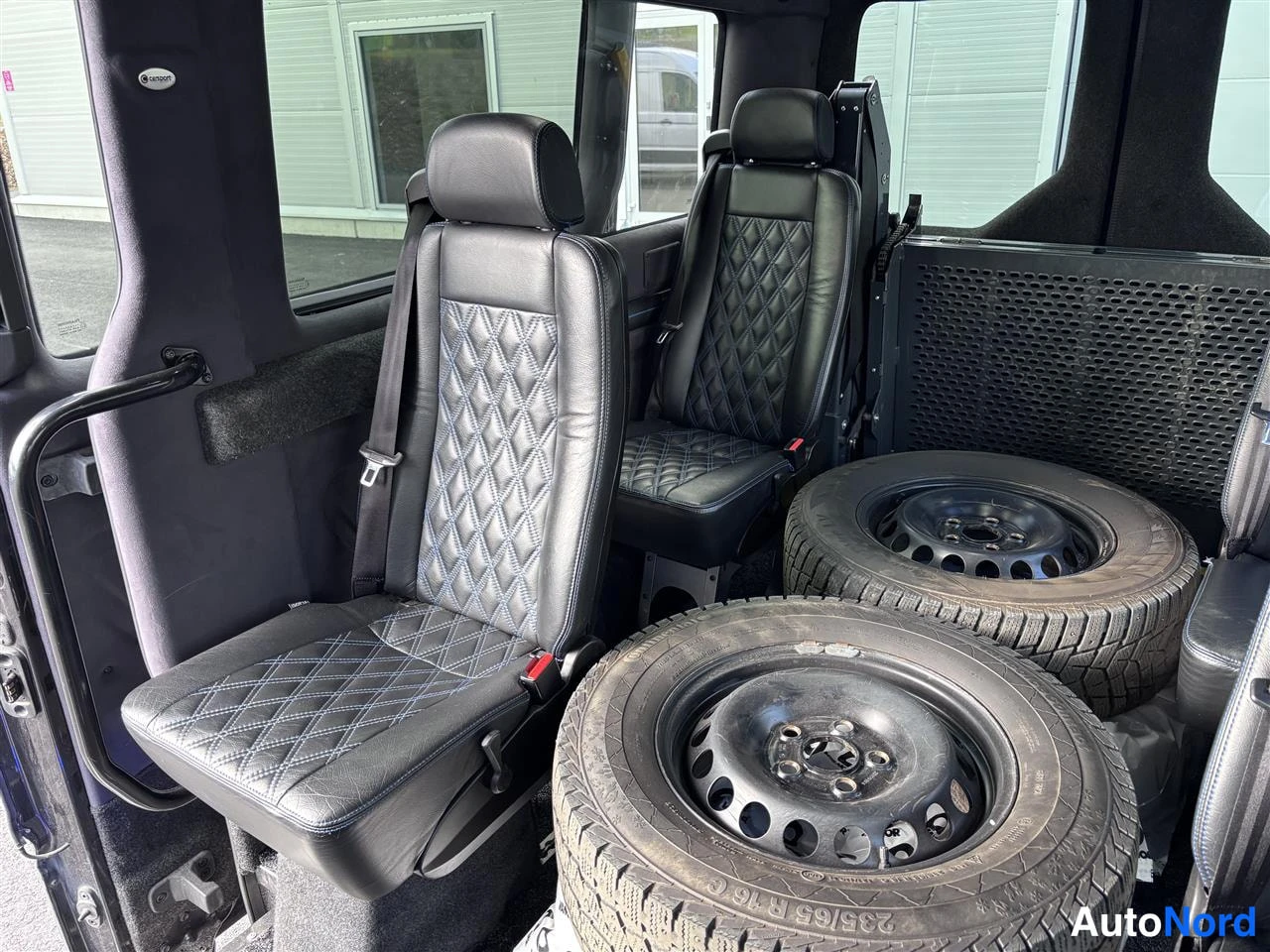 Musta Volkswagen Crafter 2020, takaistuimet, kuva 20