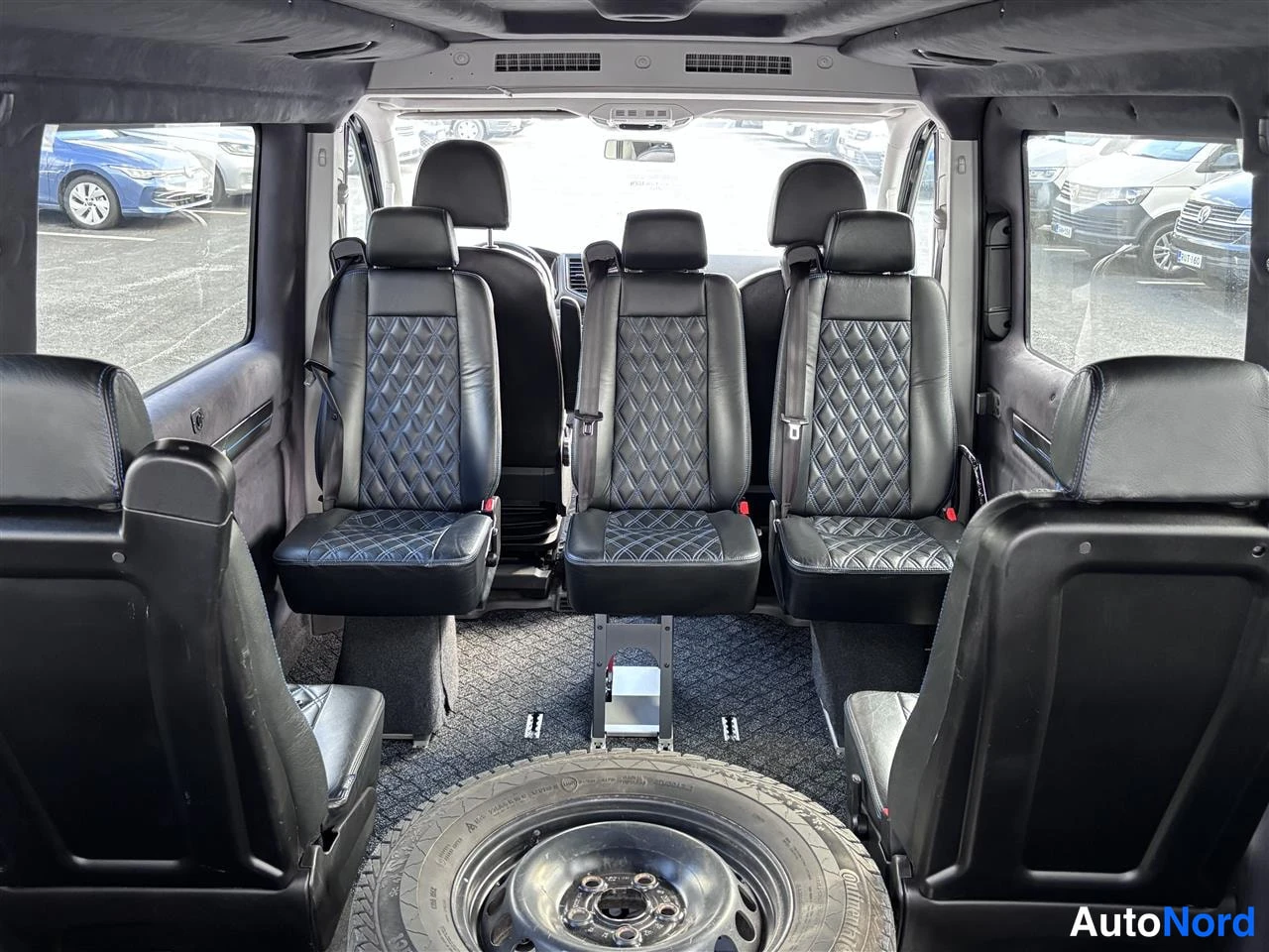 Musta Volkswagen Crafter 2020, takaistuimet, kuva 21