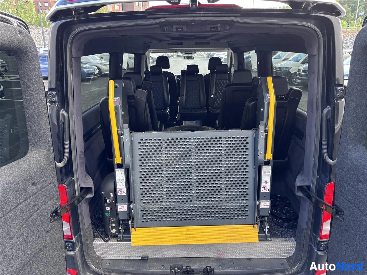 Musta Volkswagen Crafter 2020, tavaratila, kuva 23