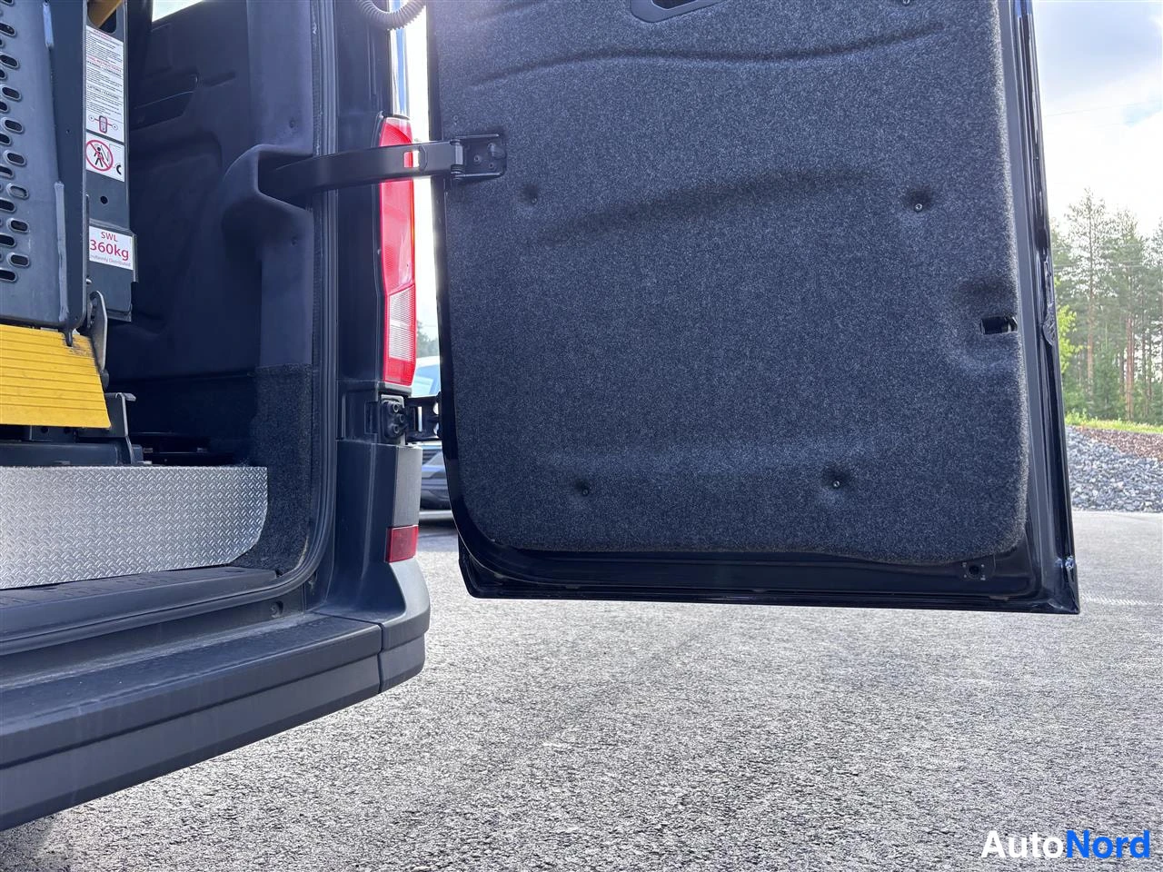 Musta Volkswagen Crafter 2020, tavaratila, kuva 22