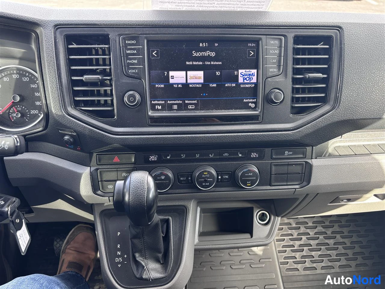 Musta Volkswagen Crafter 2020, yksityiskohta, kuva 24